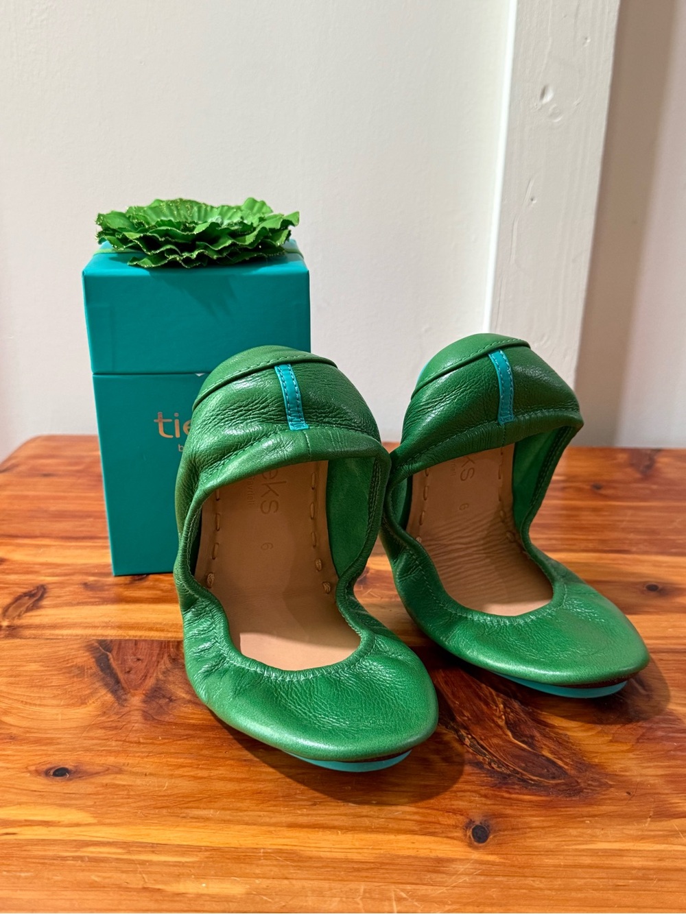 NEW Tieks Clover Green Leather Ballet Flats